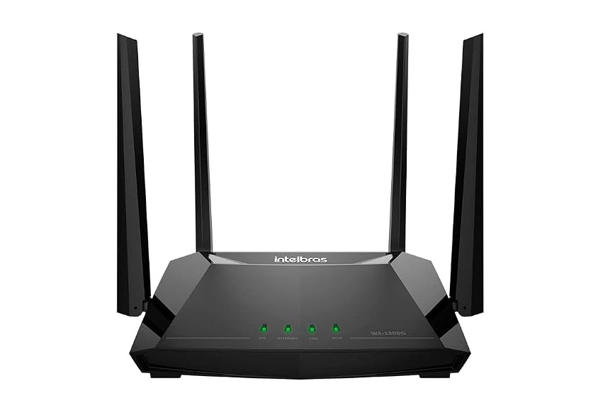 Roteador Intelbras RG 1200 com quatro antenas externas, modelo Wi-Fi 5, ideal para uso doméstico em 2026