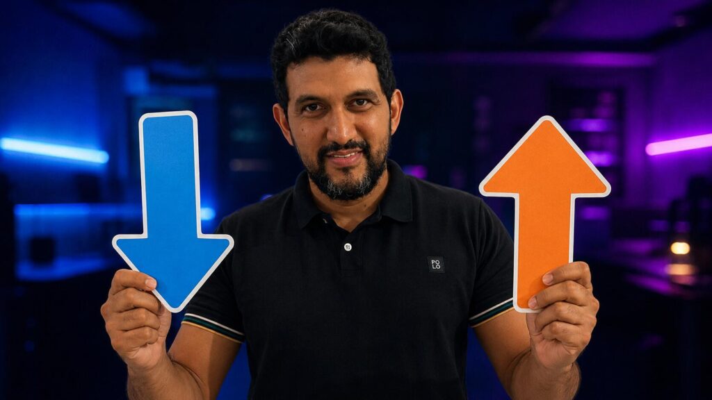 Download e upload representados por Danyel Mendes segurando uma seta azul para download e uma seta laranja para upload