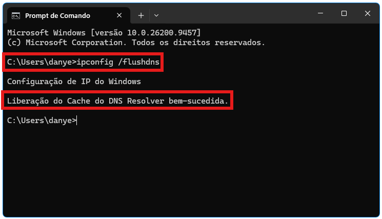 Prompt de Comandos do Windows executando ipconfig /flushdns para limpar o cache DNS