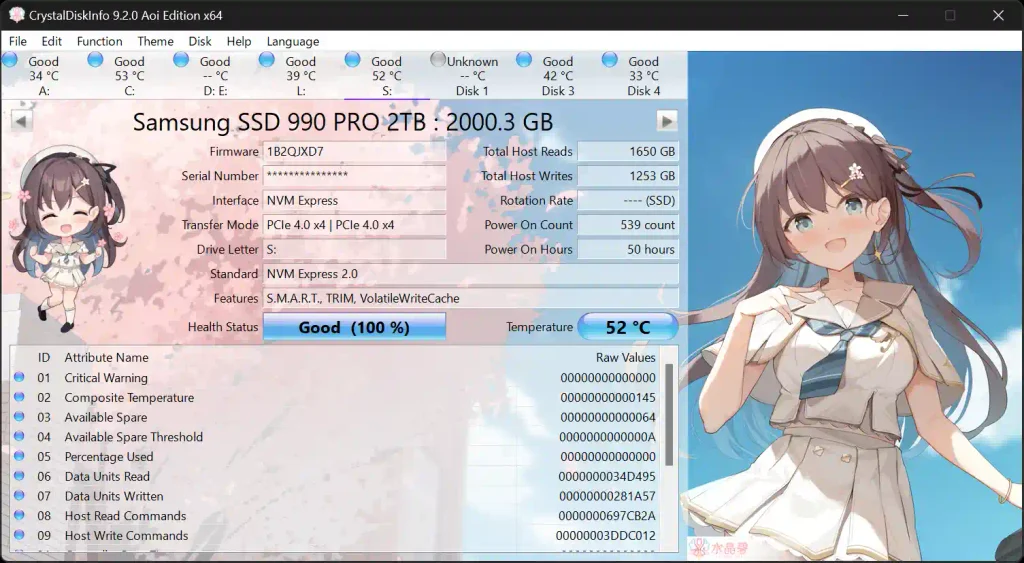 CrystalDiskInfo para diagnosticar erro no HD e verificar a saúde do armazenamento, mostrando SSD Samsung 990 PRO com saúde de 100% e temperatura de 52 °C.